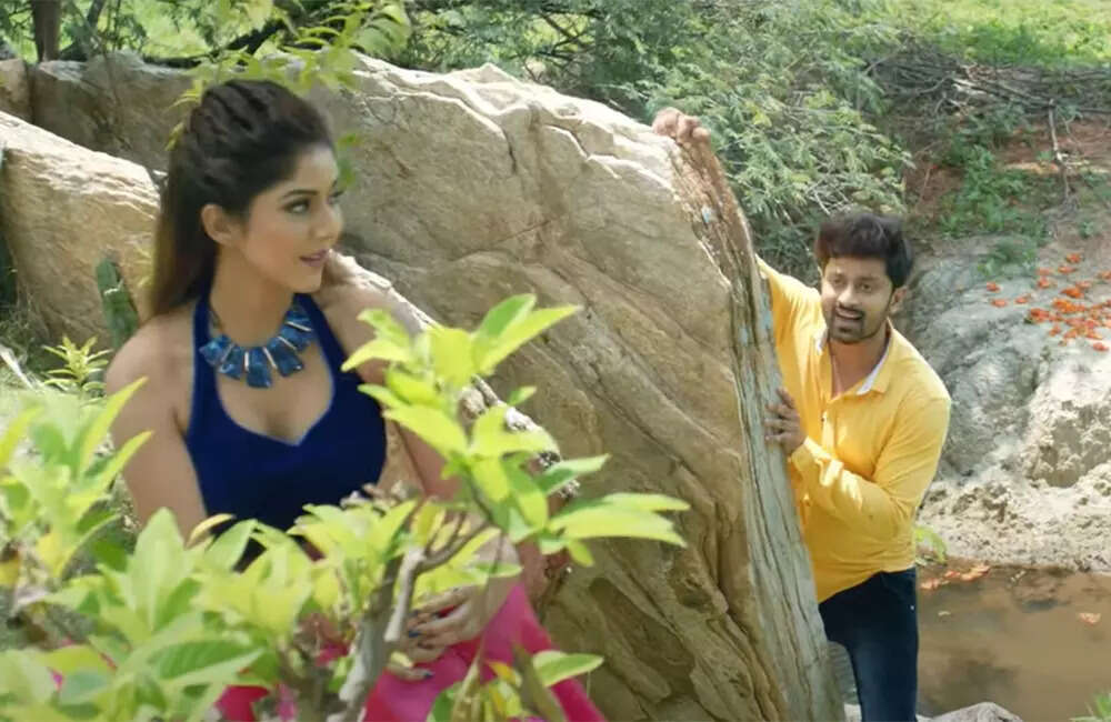 Eradu-Saaviradha-Ippattu-Gopikeyaru2