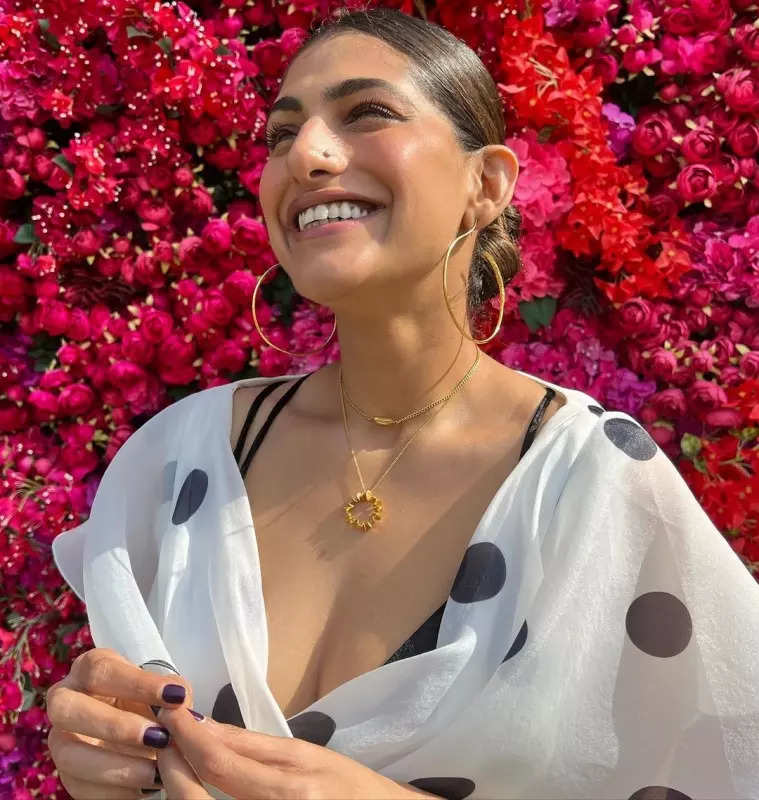 Kubbra Sait channels mermaid vibes in underwater photoshoot, wows the internet with unmissable pictures!
