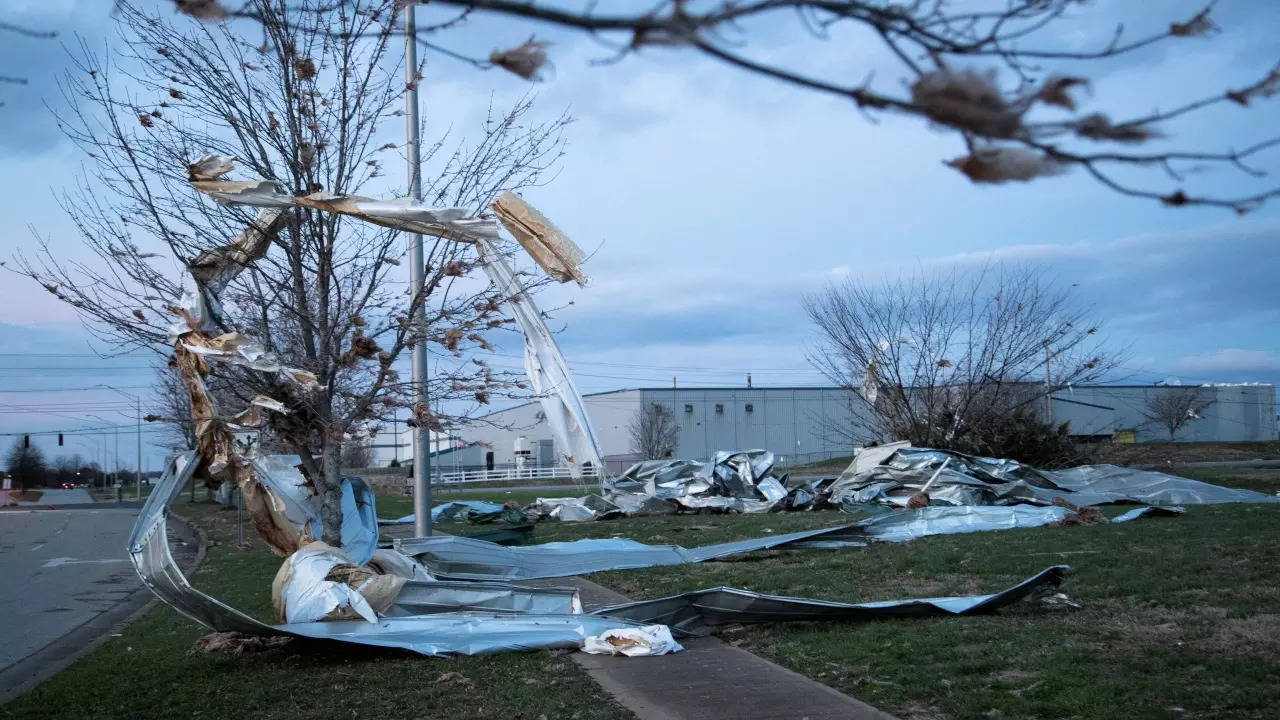 Devastated Kentucky Tornado Survivors Pick Through Debris, Shelter With ...