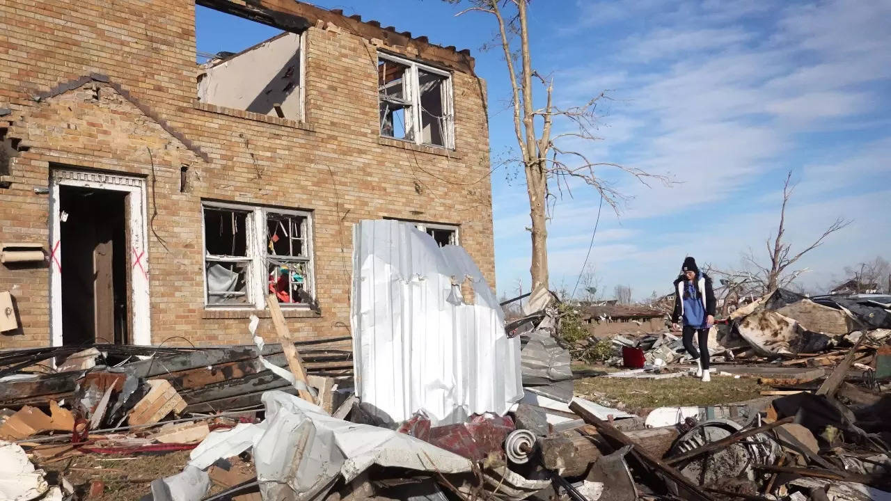 Devastated Kentucky Tornado Survivors Pick Through Debris Shelter With Relatives Times Of India