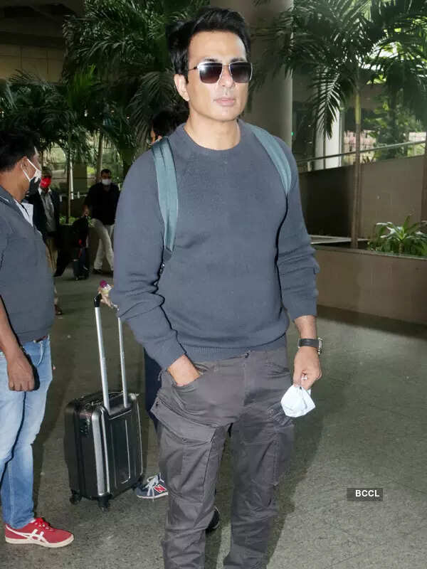 #ETimesSnapped: From Janhvi Kapoor to Gauahar Khan, paparazzi pictures of your favourite celebs