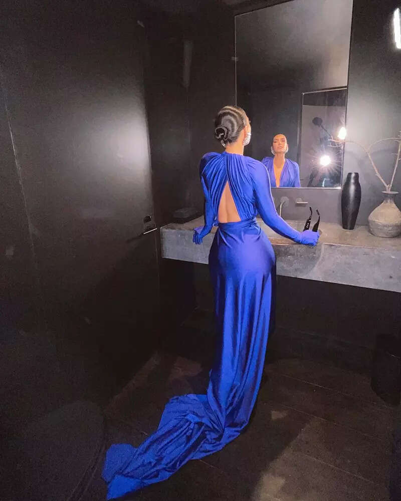 captivates fans with her alluring pictures captivates fans with her alluring pictures