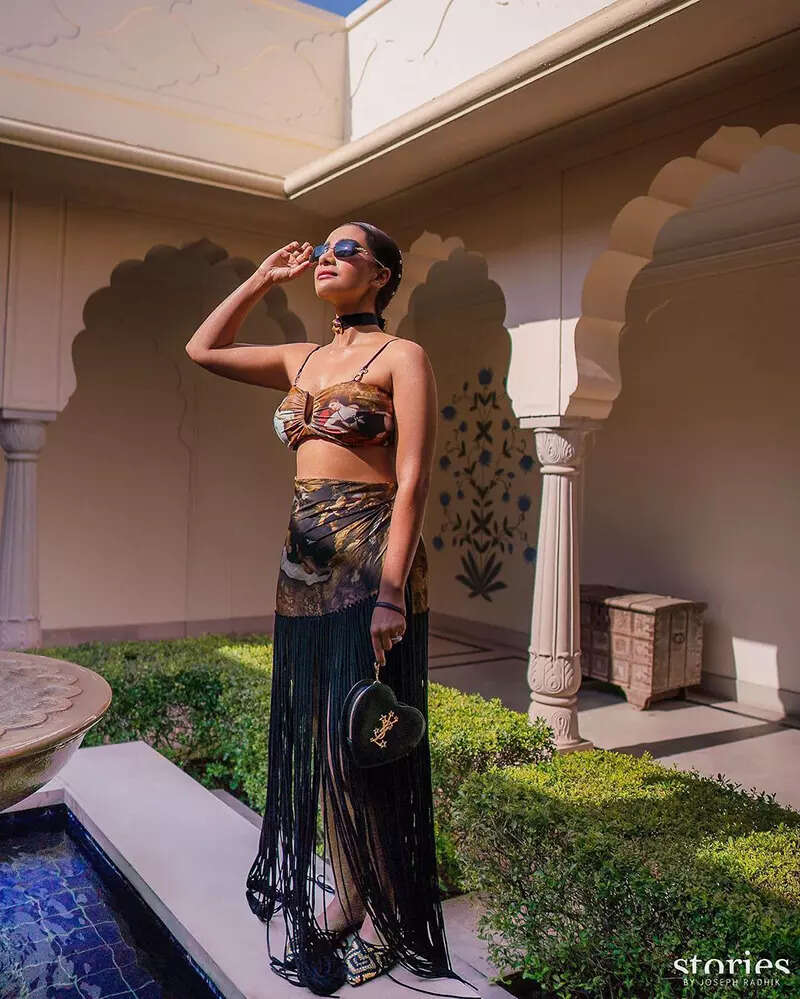 Bikini-clad Patralekhaa enjoys mud bath with hubby Rajkummar Rao in this new goofy picture