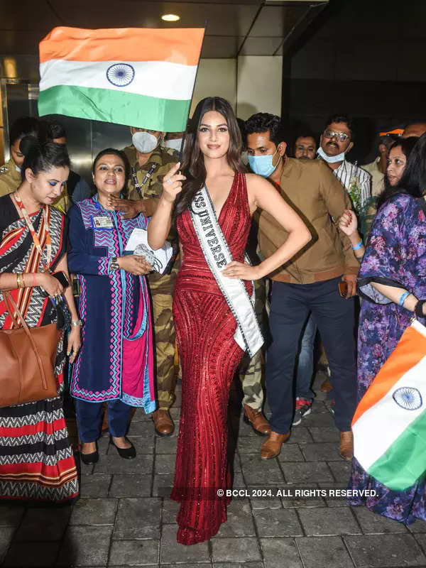 Miss Universe 2021 Harnaaz Sandhu returns home, receives warm welcome at Mumbai airport