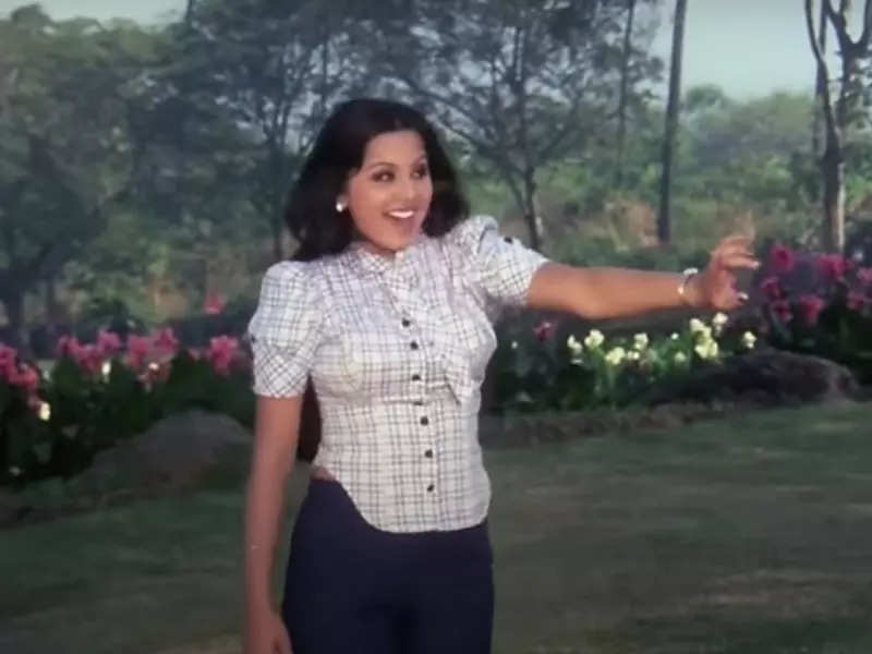 #ETimesTrendsetters: Neetu Kapoor's vintage fashion aesthetics make her our retro favourite!