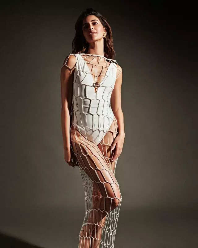 Ananya Panday wows the internet in a white monokini paired with net, see stylish pictures