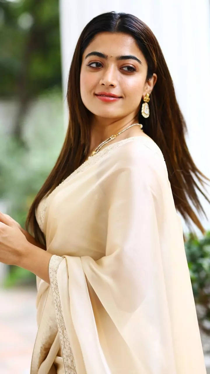 Rashmika Mandanna's latest pics will take away your Monday blues | Times of  India