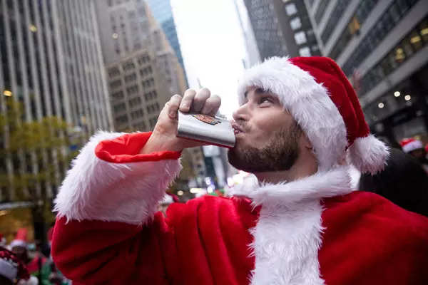 These pictures of Santas will arouse you for joyous Christmas celebrations
