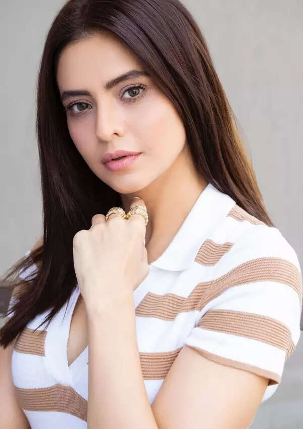 <BR> sets the temperature soaring with these pictures!