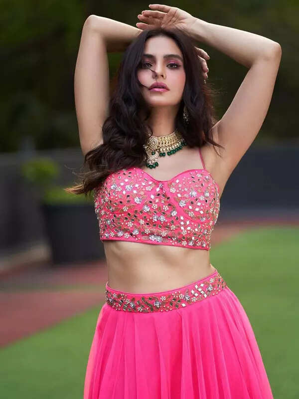 <BR> sets the temperature soaring with these pictures!