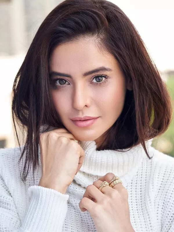 <BR> sets the temperature soaring with these pictures!