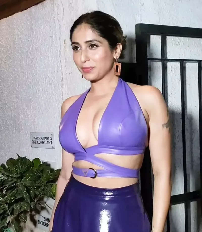 Neha Bhasin stuns in a deep-plunging neckline top on her dinner outing; gets trolled