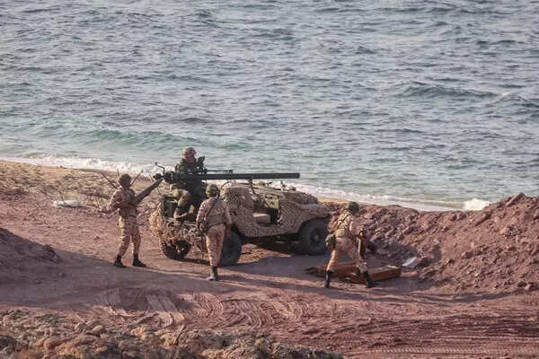 Iran's Revolutionary Guard holds military drill amid tension_2