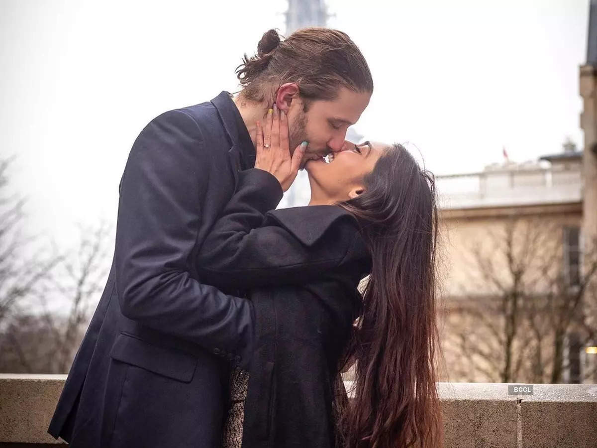 Sreejita De gets engaged to beau Micheal in front of Eiffel Tower; kissing pictures of loved-up couple go viral