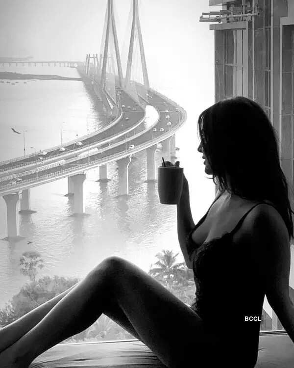 These beachy honeymoon pictures of Kundali Bhagya actress Shraddha Arya will leave you stunned!