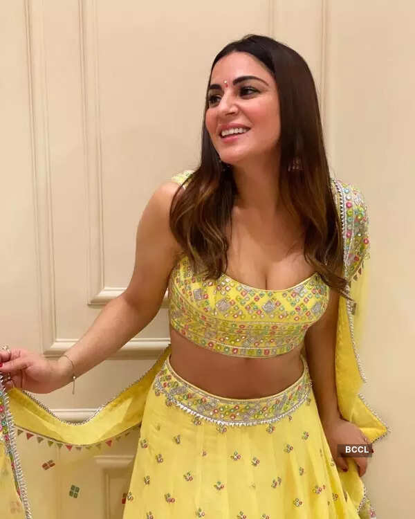 These beachy honeymoon pictures of Kundali Bhagya actress Shraddha Arya will leave you stunned!
