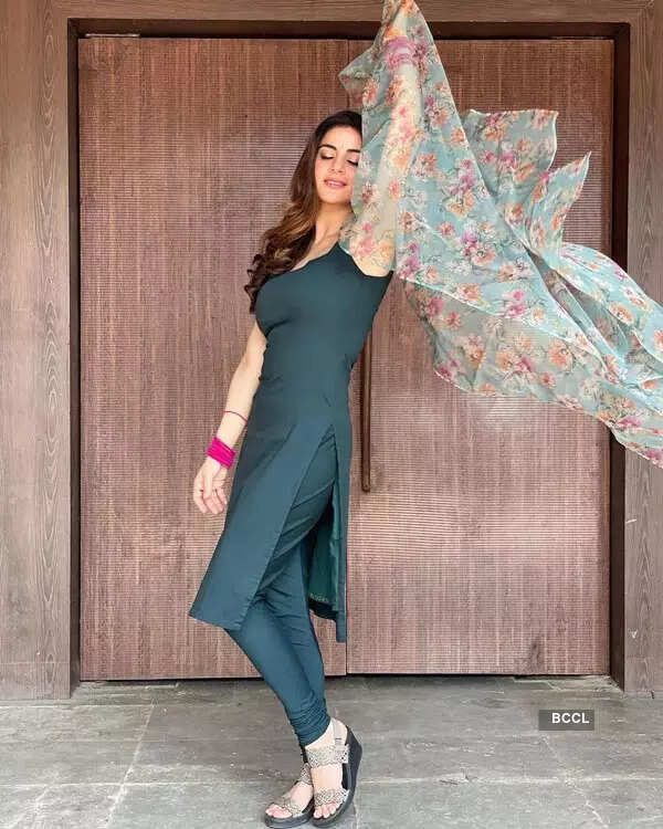 These beachy honeymoon pictures of Kundali Bhagya actress Shraddha Arya will leave you stunned!