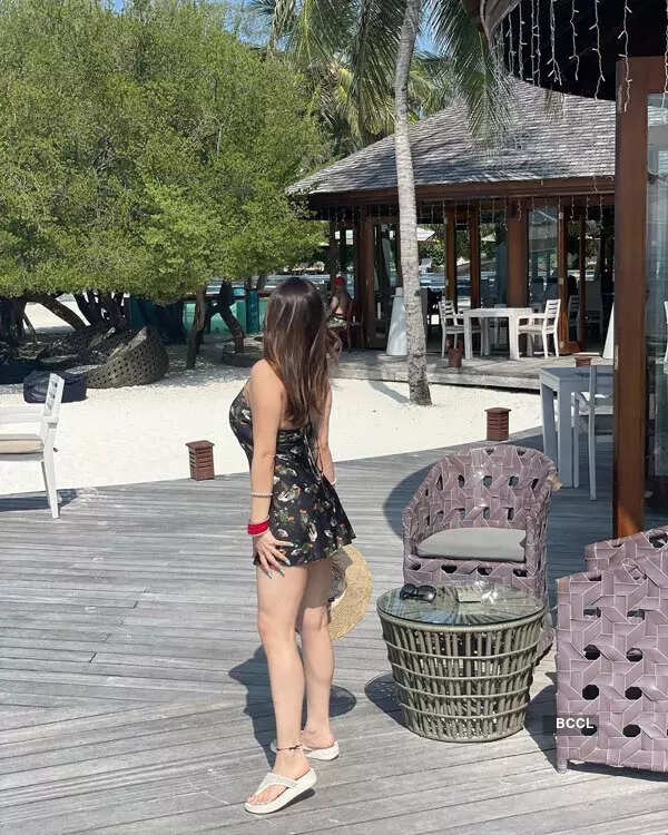 These beachy honeymoon pictures of Kundali Bhagya actress Shraddha Arya will leave you stunned!