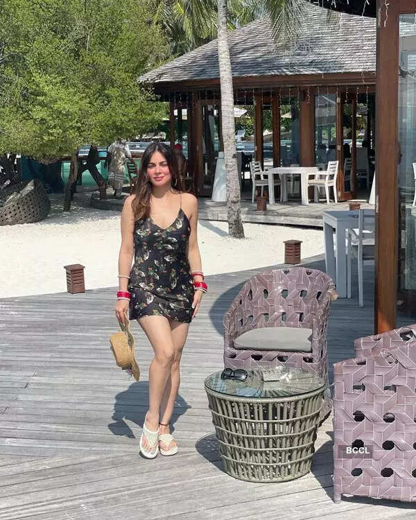 These beachy honeymoon pictures of Kundali Bhagya actress Shraddha Arya will leave you stunned!