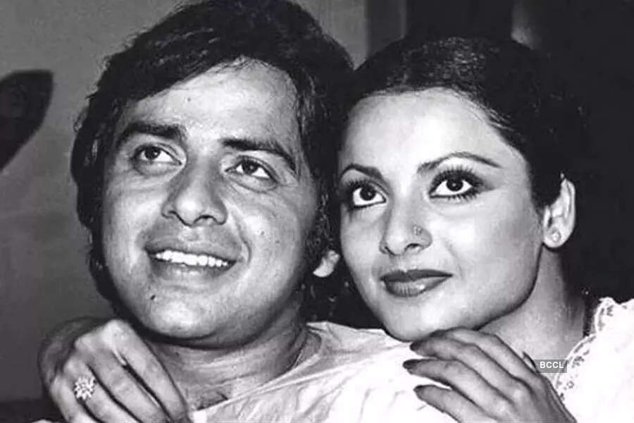 These pictures showcase the striking on-screen chemistry of Vinod Mehra and Rekha