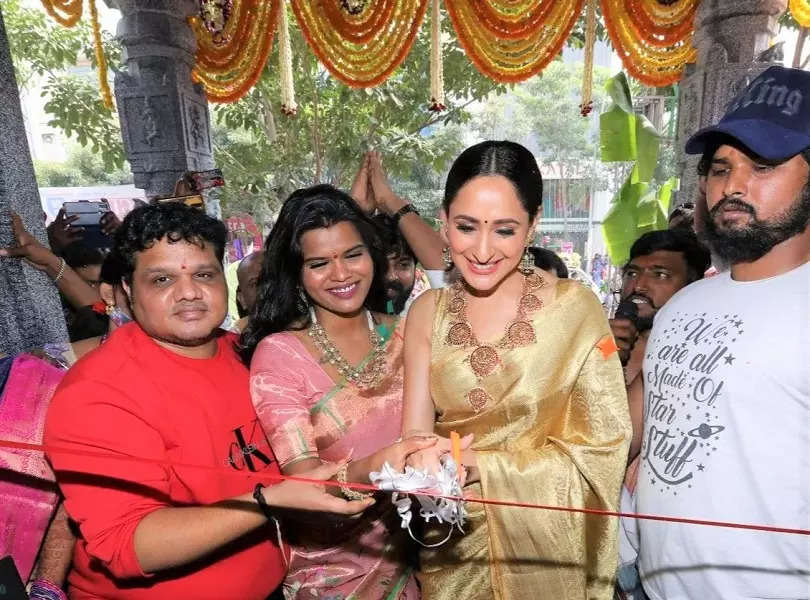 Pragya Jaiswal inaugurates the newly launched Mugdha store at Kakinada, AP