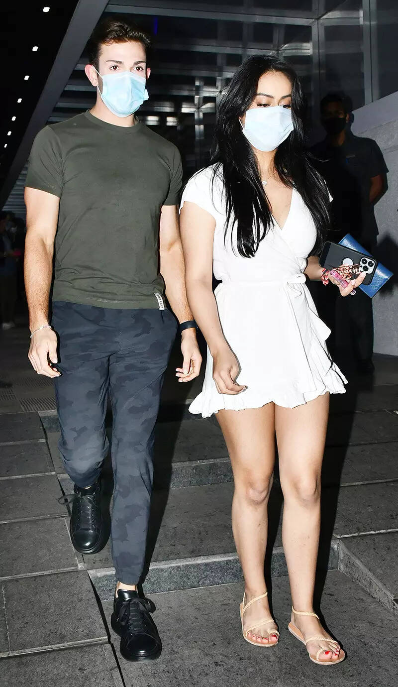 Pictures from Nysa Devgn&rsquo;s dinner date in a short dress with a mystery guy go viral