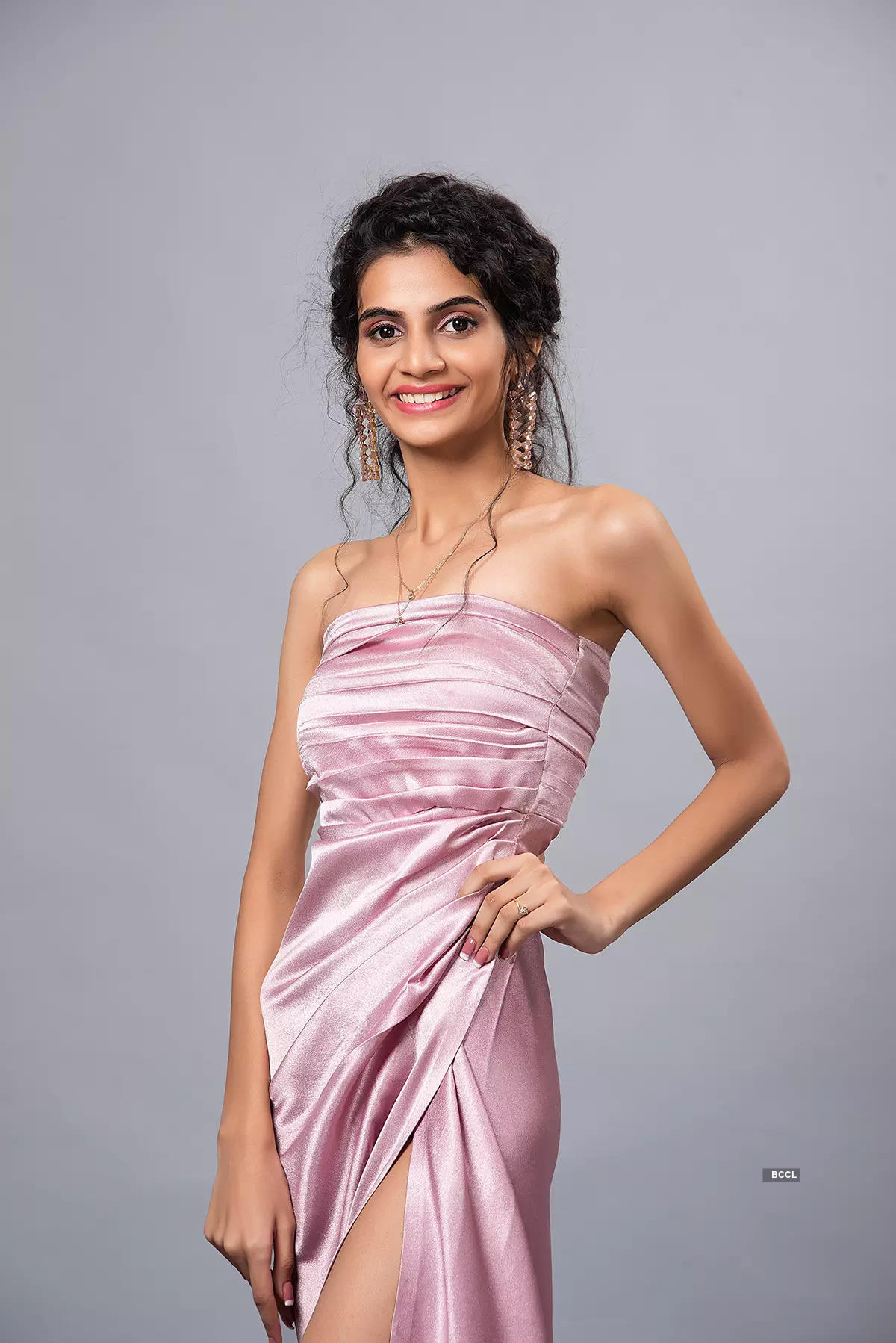 Pictures of Mahika Biyani crowned as Miss Teen Multinational India 2022 at Miss Teen Diva 2021