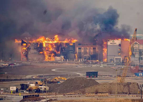 Urban wildfire destroys over 1,000 homes in Colorado; see pics
