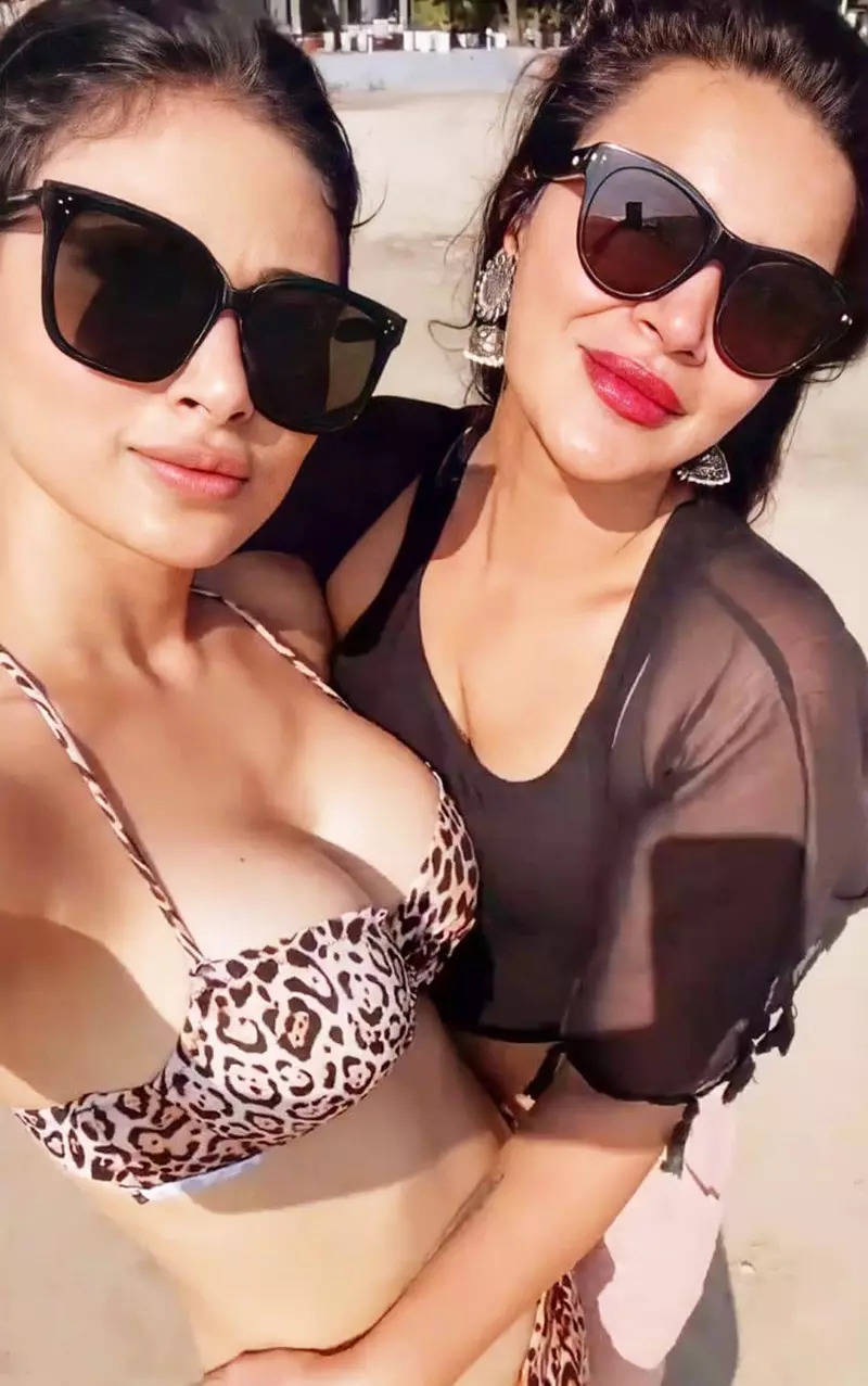Mouni Roy is making heads turn in an aqua blue bikini top and a thigh-high slit skirt in these new beach vacation pictures