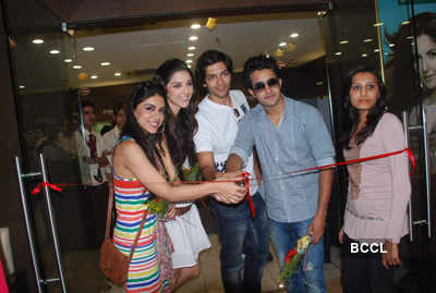 'AKK' stars @ Gitanjali jewellers event