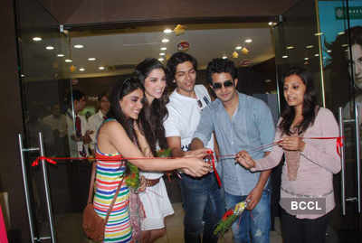 'AKK' stars @ Gitanjali jewellers event