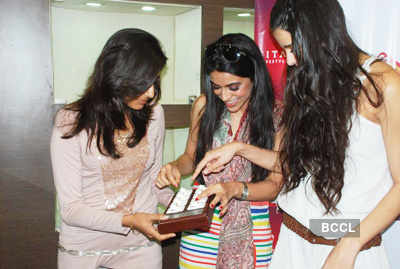 'AKK' stars @ Gitanjali jewellers event