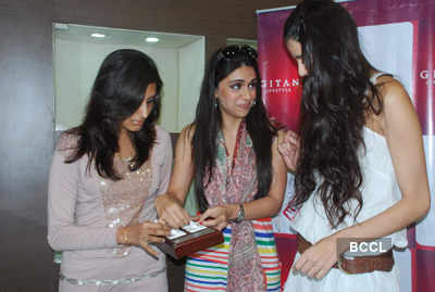 'AKK' stars @ Gitanjali jewellers event