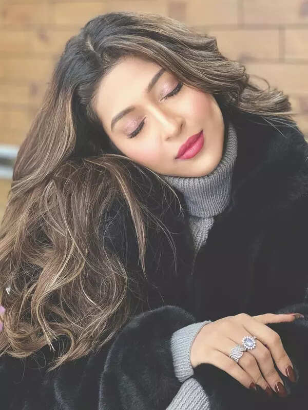 <BR> is turning heads with her bewitching pictures <BR> is turning heads with her bewitching pictures