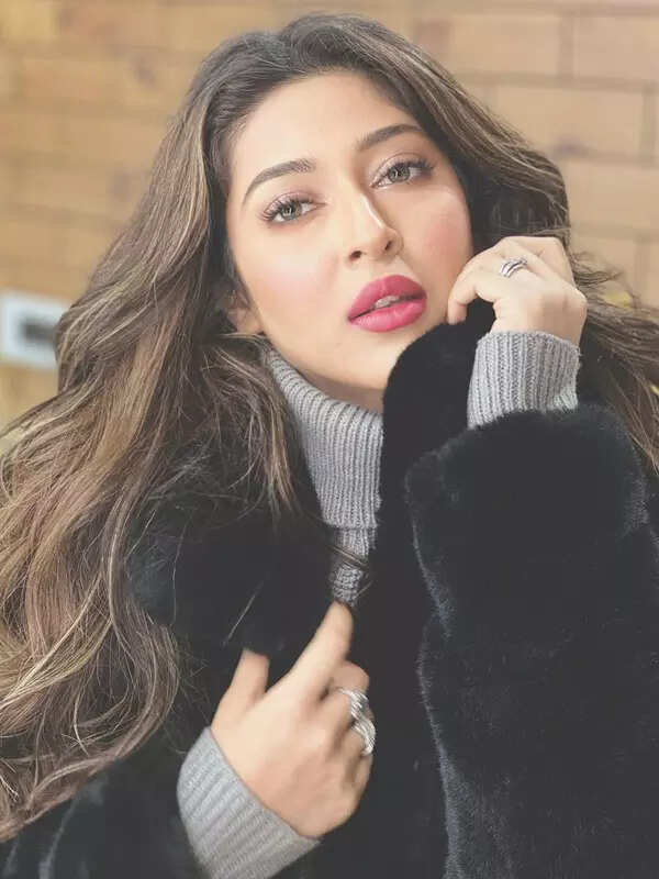 <BR> is turning heads with her bewitching pictures <BR> is turning heads with her bewitching pictures