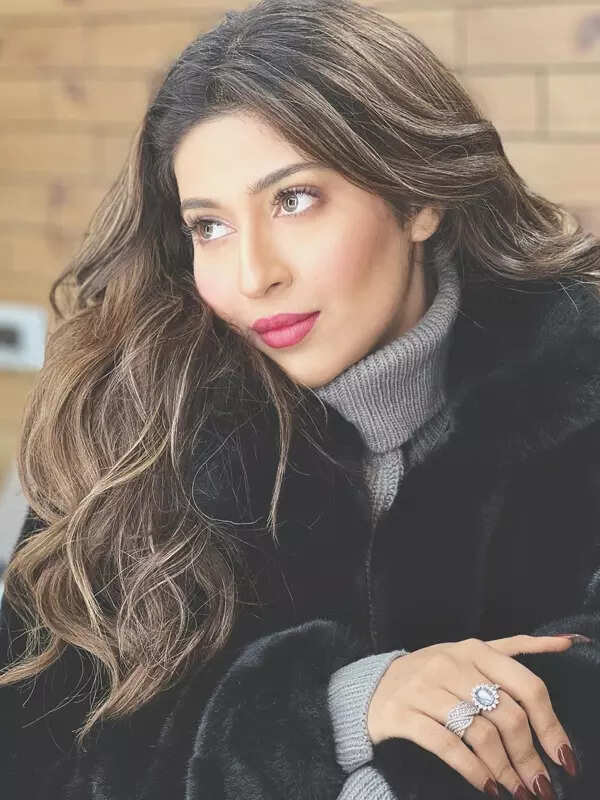 <BR> is turning heads with her bewitching pictures <BR> is turning heads with her bewitching pictures