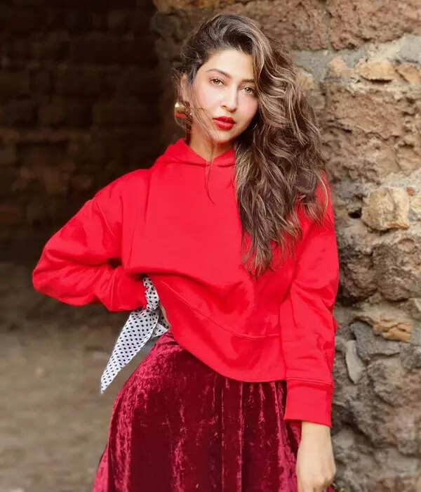 <BR> is turning heads with her bewitching pictures <BR> is turning heads with her bewitching pictures