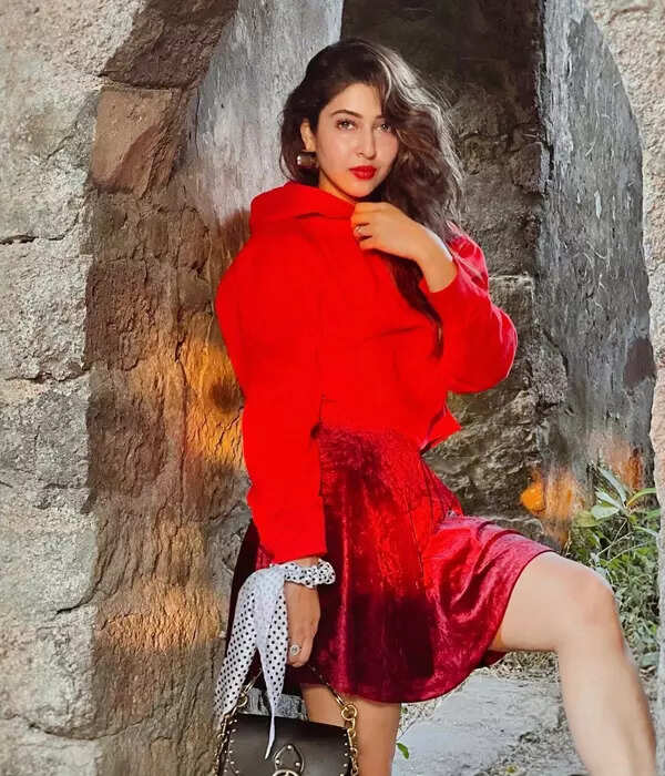<BR> is turning heads with her bewitching pictures <BR> is turning heads with her bewitching pictures
