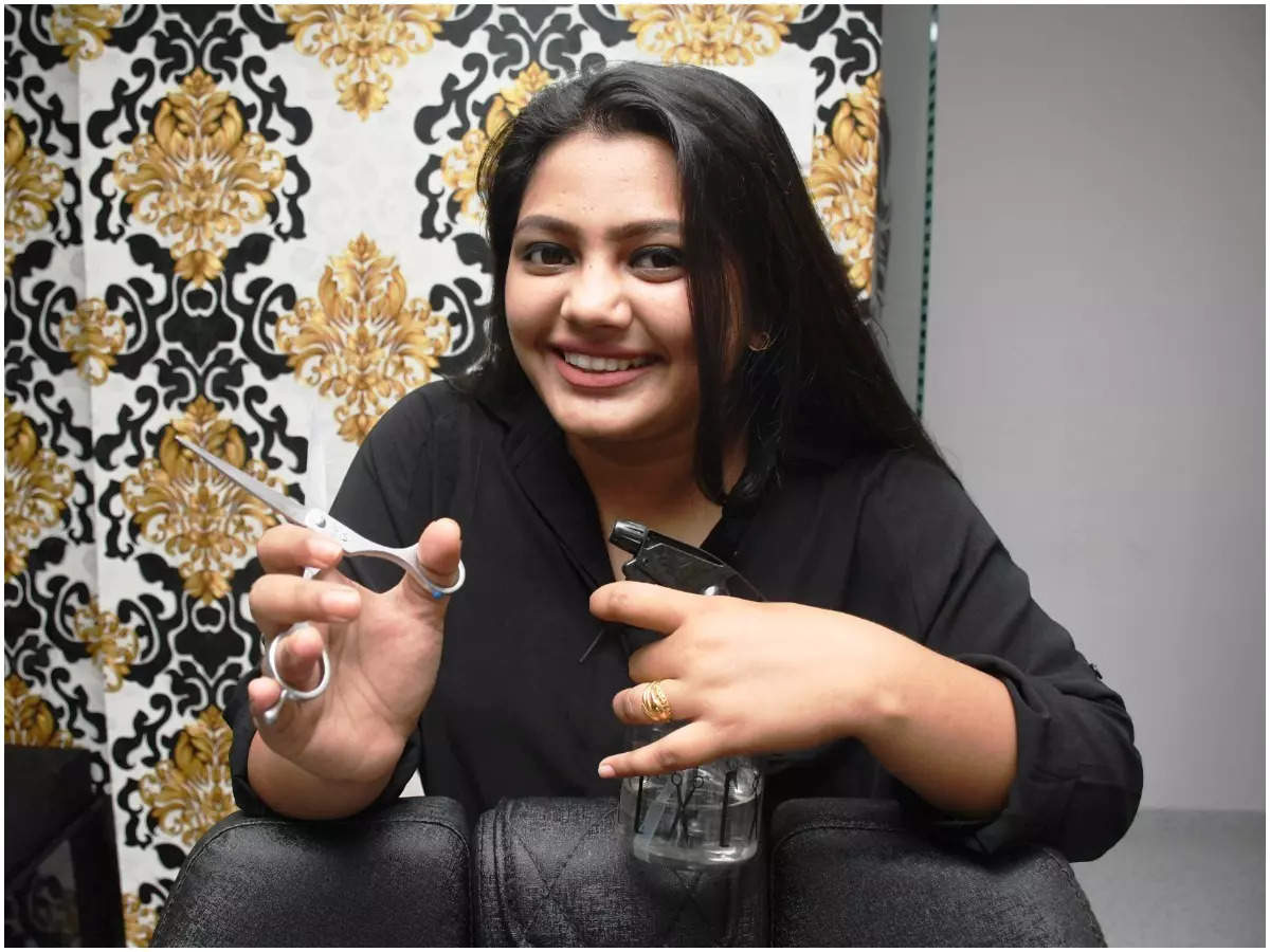 Rubina has opened her own salon and wants to be a celebrity hair stylist and a make up artist