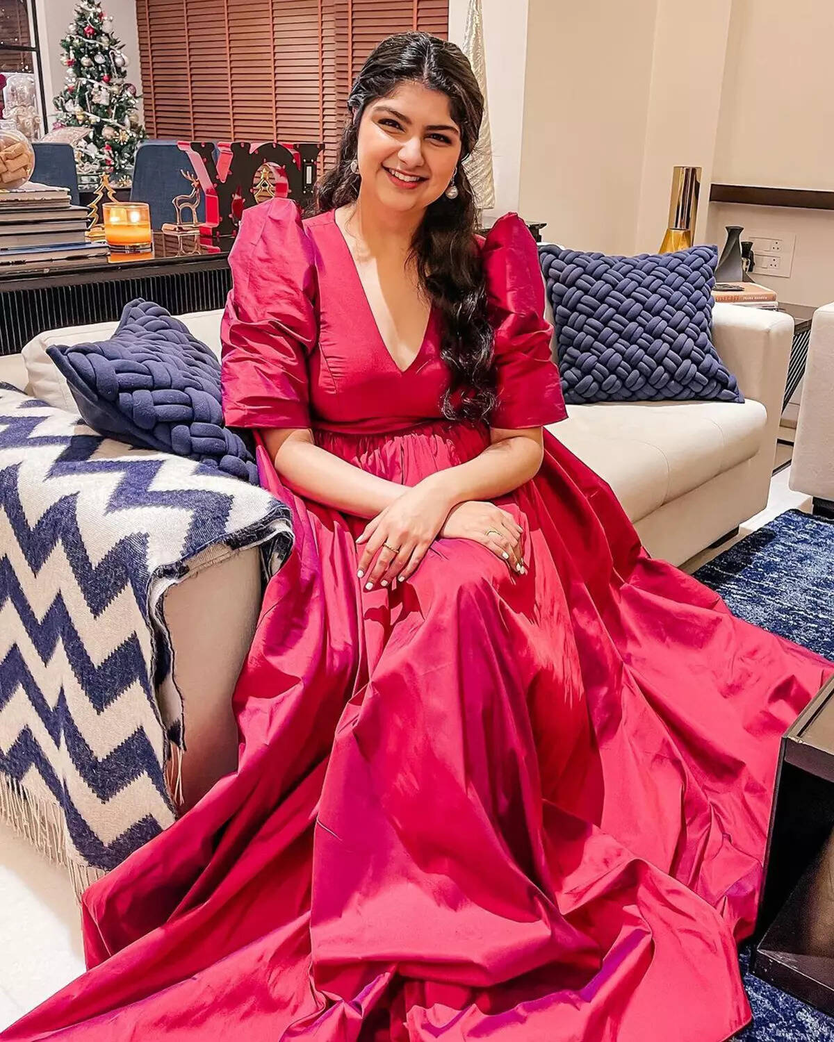 Anshula Kapoor adds a perfect style statement to her ethnic and western ensemble look
