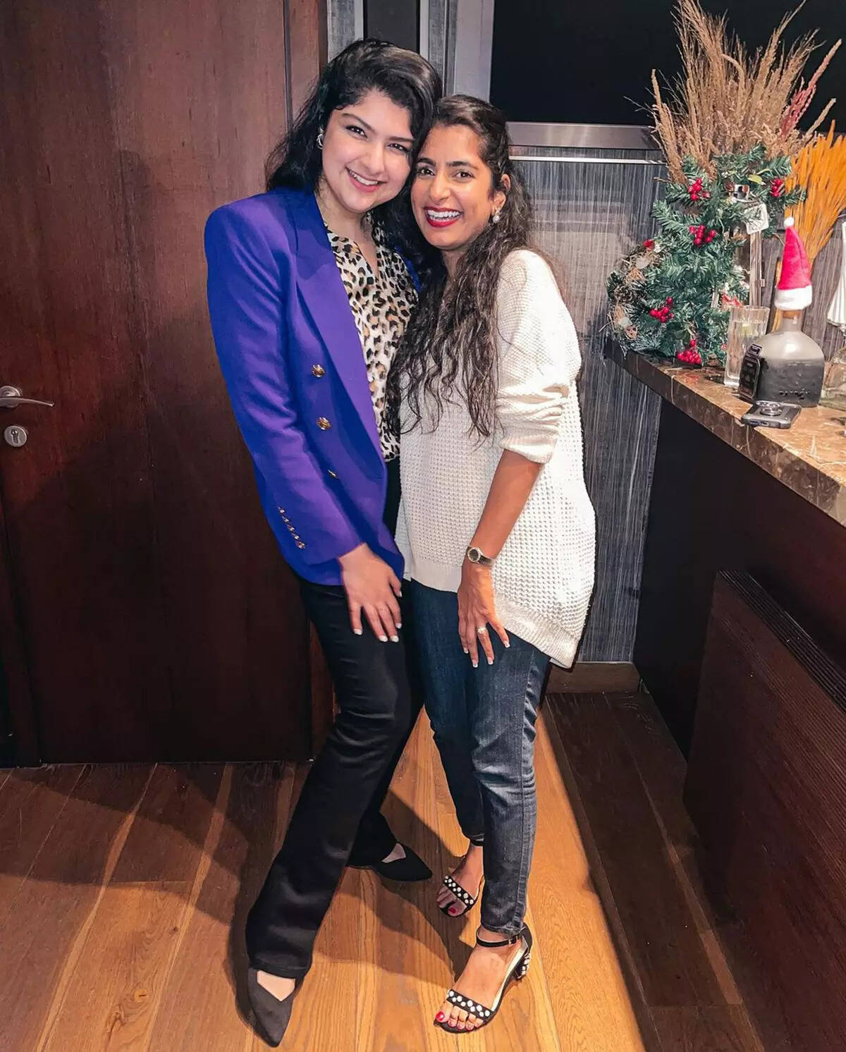 Anshula Kapoor adds a perfect style statement to her ethnic and western ensemble look