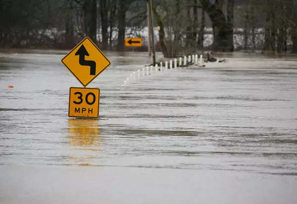Massive flooding hits Chehalis, Washington; see pics