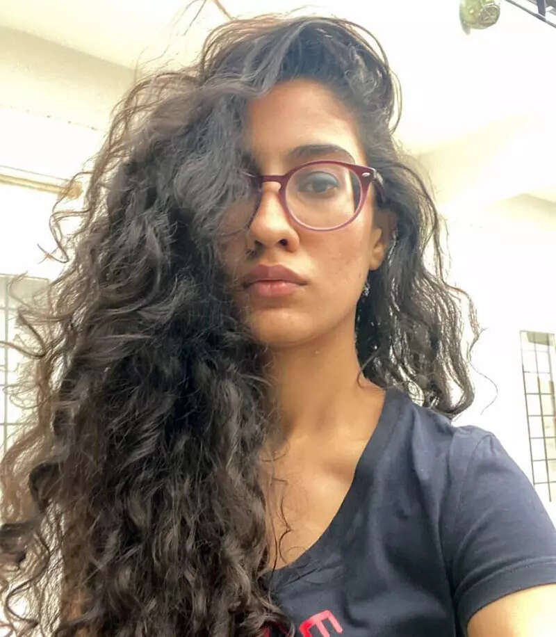 Sushmita Sen&rsquo;s daughter Renee flaunts her toned abs in this new mirror selfie