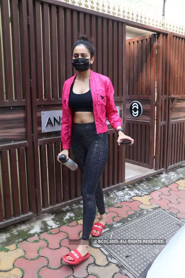 #ETimesSnapped: From Elli AvrRam to Rakul Preet Singh, paparazzi pictures of your favourite celebs