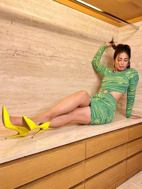 Small screen diva Hina Khan soaks up the sun in green monokini, pictures go viral