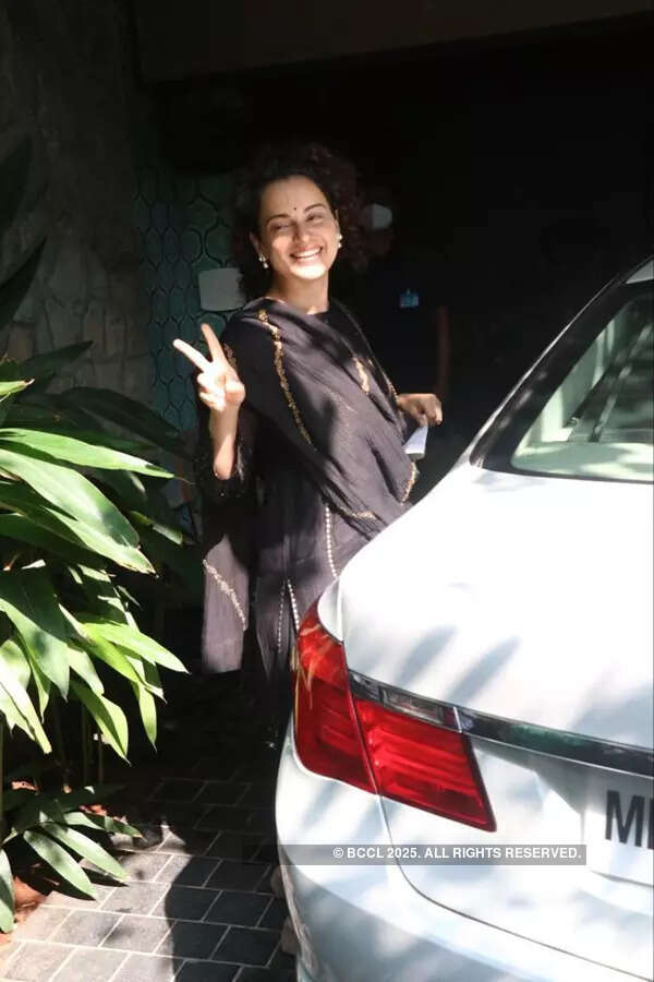 #ETimesSnapped: From Hansika Motwani to Neha Sharma, paparazzi pictures of your favourite celebs