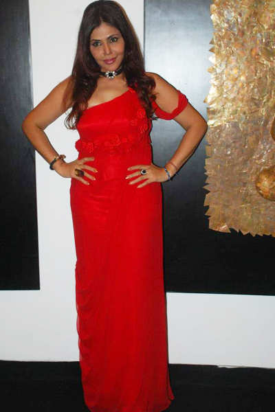 Nisha Jamwal hosts an art exhibition 