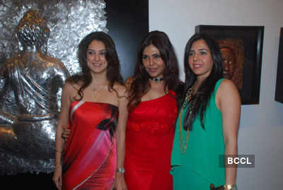 Nisha Jamwal hosts an art exhibition 