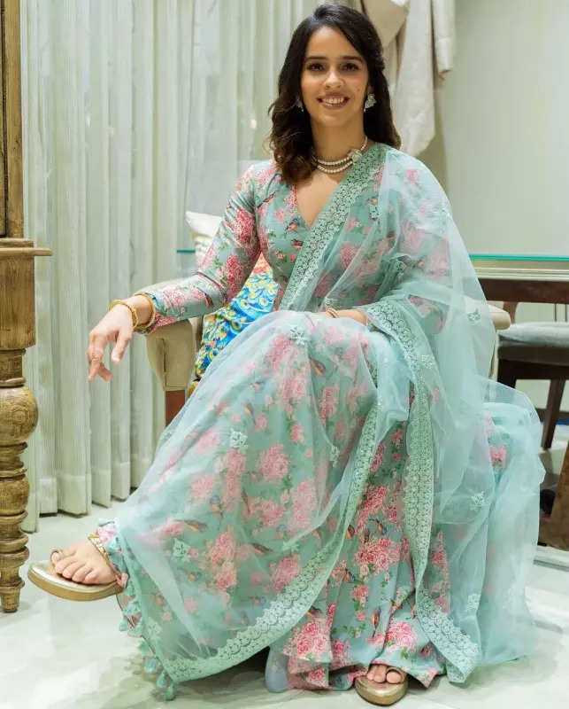 Saina Nehwal and her love for ethnic glamour! These photos capture how the badminton star raises her style game in traditional ensembles