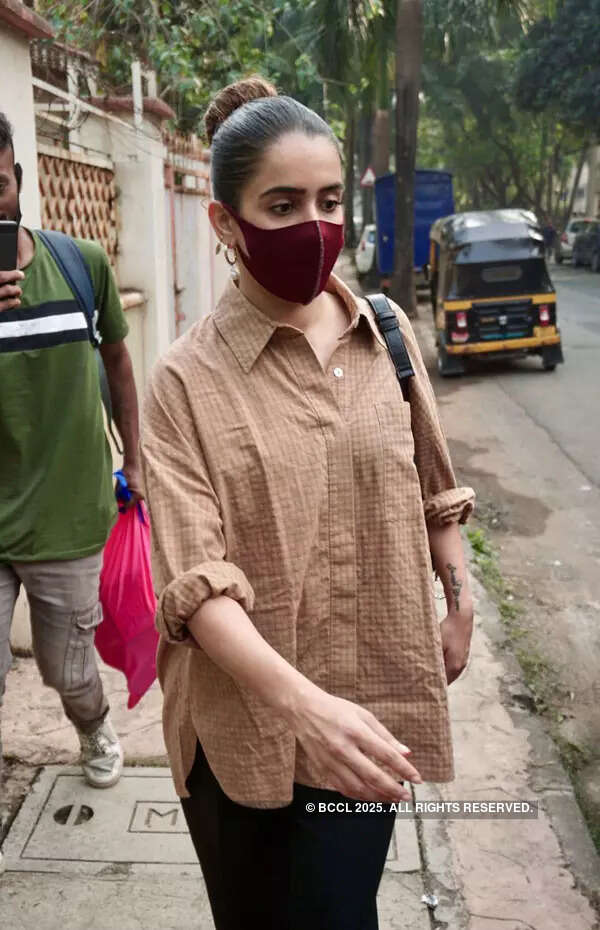 #ETimesSnapped: From Kriti Sanon to Pooja Hegde, paparazzi pictures of your favourite celebs